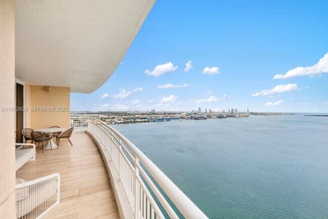 Building Photo - 808 Brickell Key Dr Unit 2504