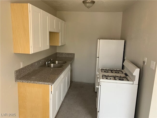 Building Photo - 230 W Boston Ave Unit 7