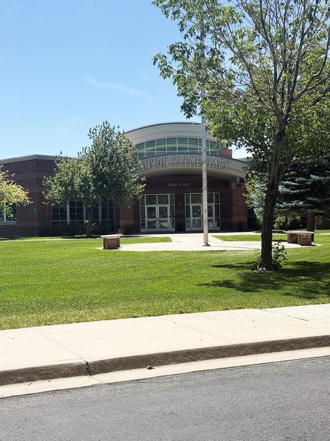 Photo - 367 1285 E