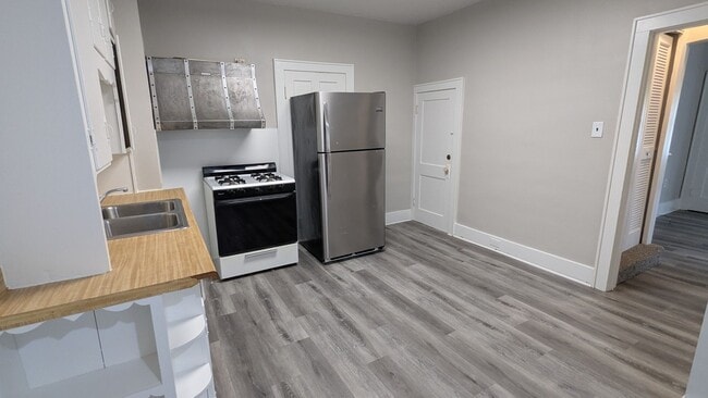 Photo - *Atlas Investment Group, LLC (590 Sherman Triplex) Unidad 592
