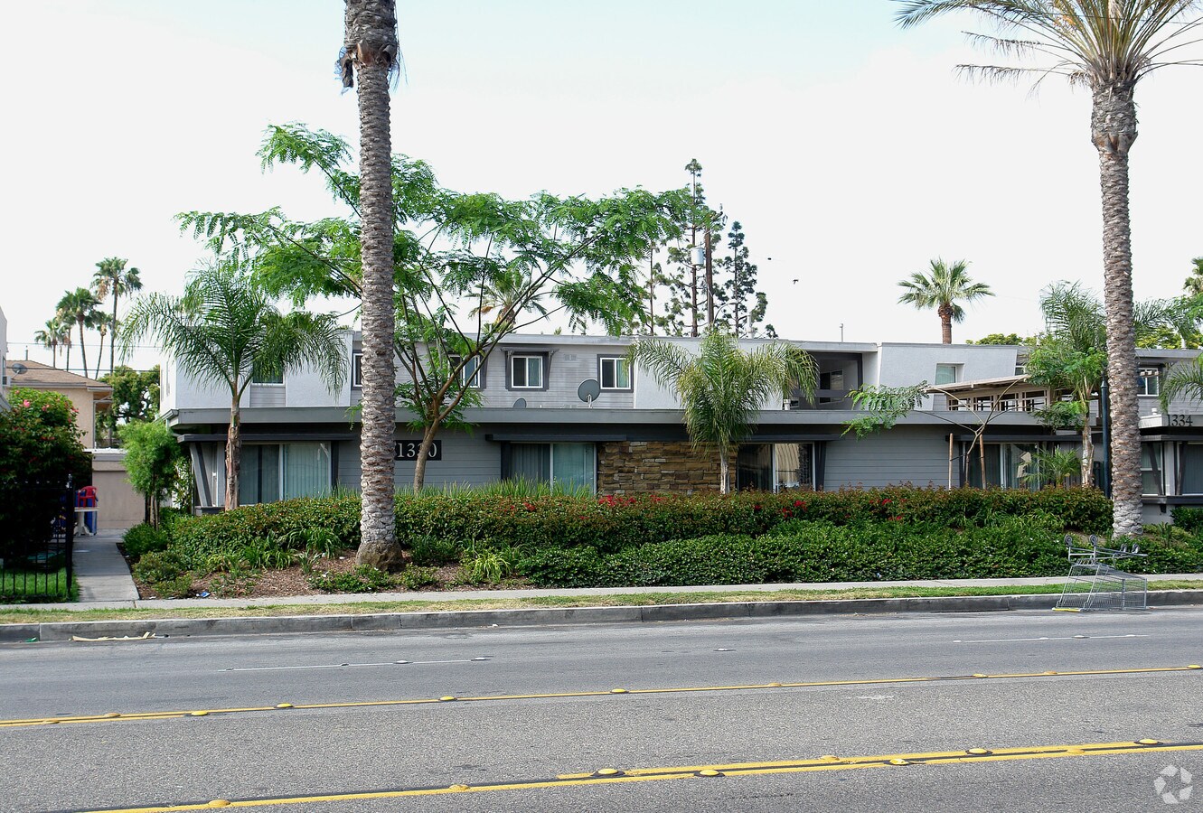 Photo - 1330-1334 W Cerritos Ave