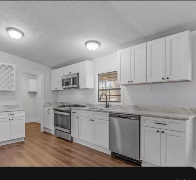 Photo - 302 Woodridge Dr