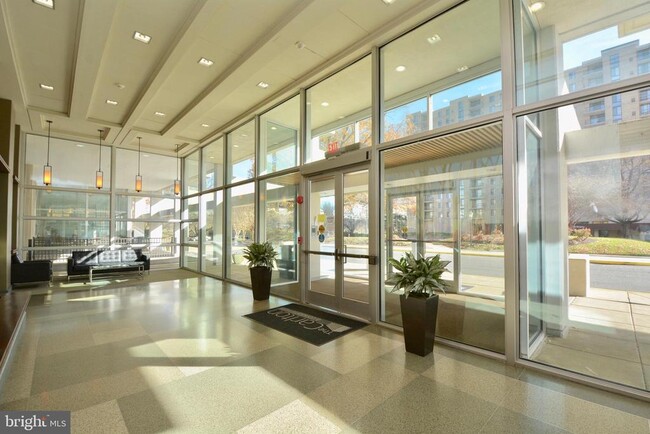 Photo - 4600 S Four Mile Run Dr Apartment Unit 1009