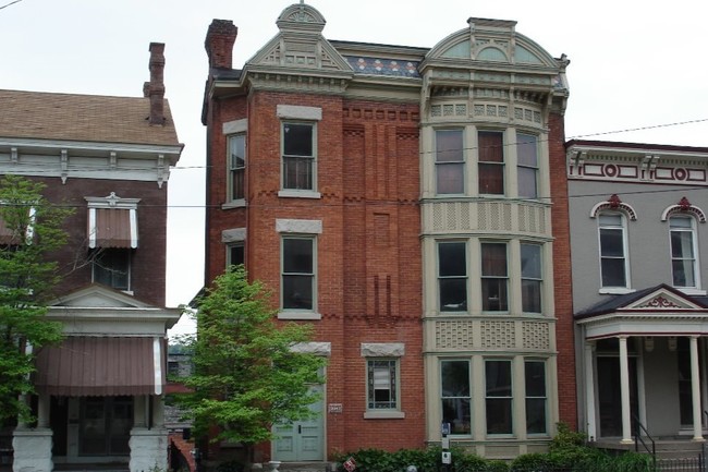 Building Photo - 2241 Chapline St Unit 2 Rental