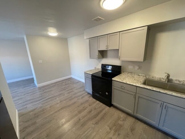 Photo - 517 S Milwaukee Ave