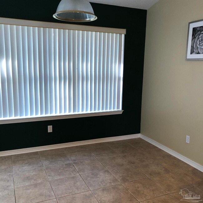571 Riola Pl