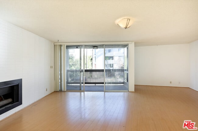 Photo - 809 S Bundy Dr Unit 103