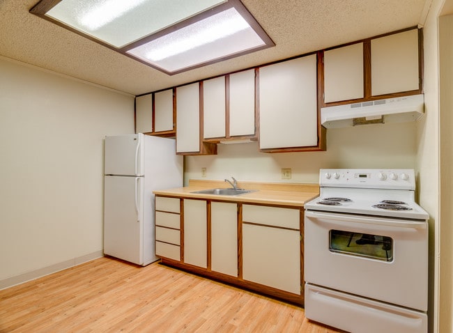 Photo - Davis Gardens Apartments