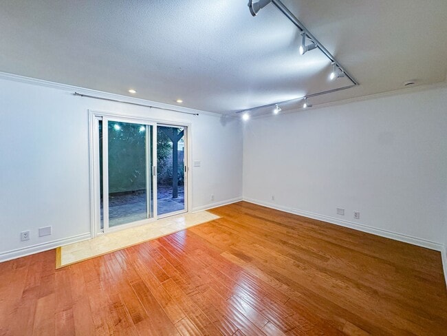 Photo - Beautiful 3 Beds 2 Baths Townhome in  Hermosa Beach