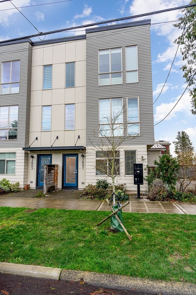 Building Photo - 3Bd/2.5Ba Seattle Home