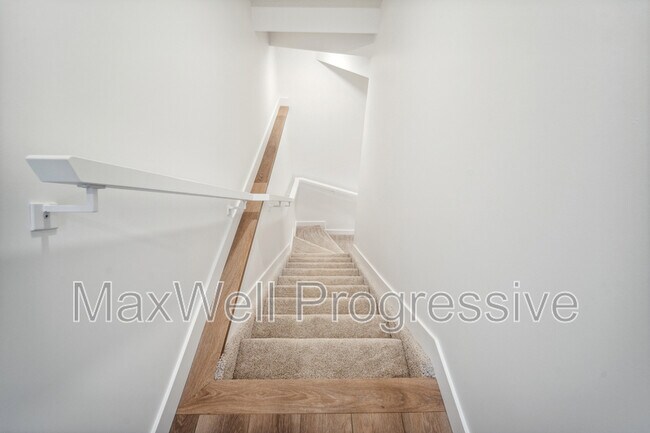 Photo - 9017-9093 93 St NW