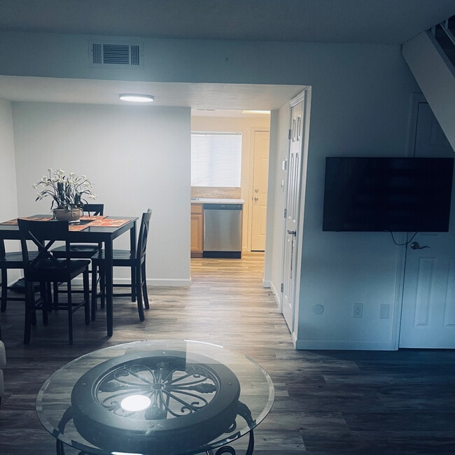 Photo - 1990 Benita Dr