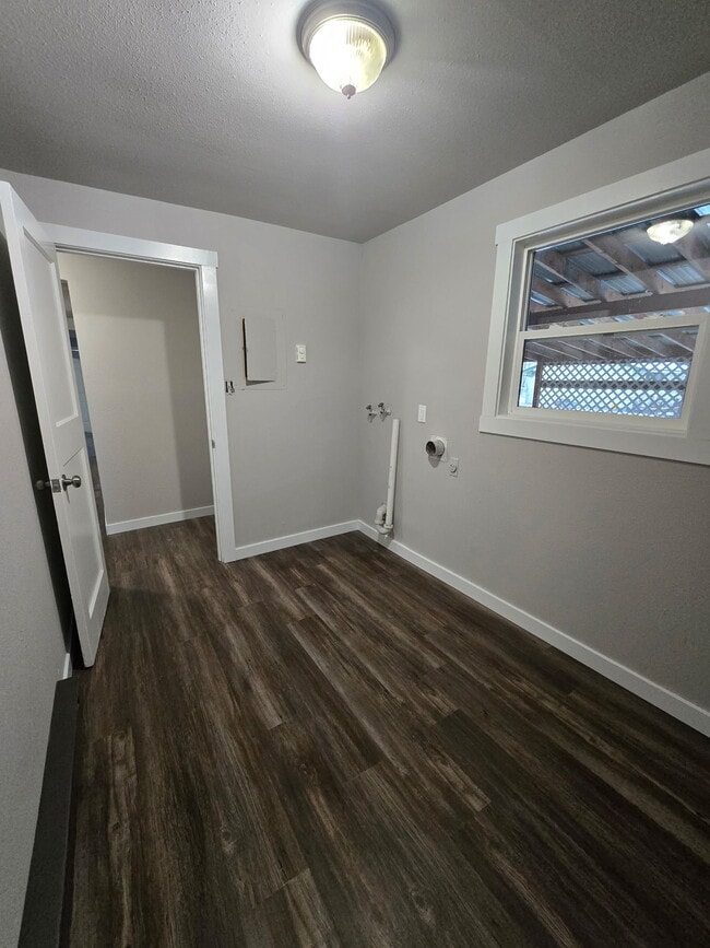 Photo - 1008 E Fellows St