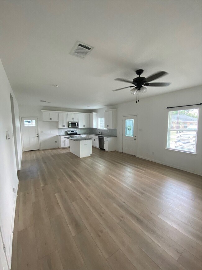 Photo - 7945 Sparta St