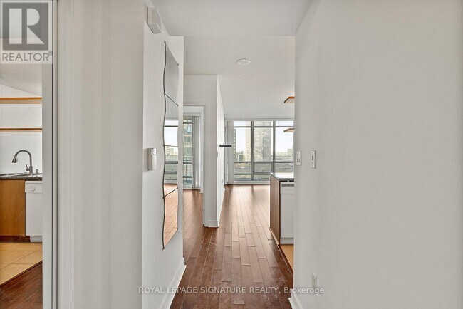 Photo - 3 Navy Wharf Ct Unit 610