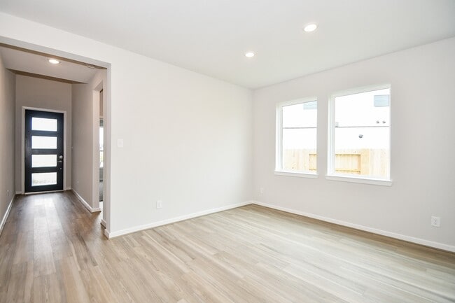 Photo - 21835 Erskine Peaks Pl
