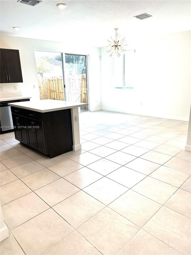 Photo - 2418 SE 10th St