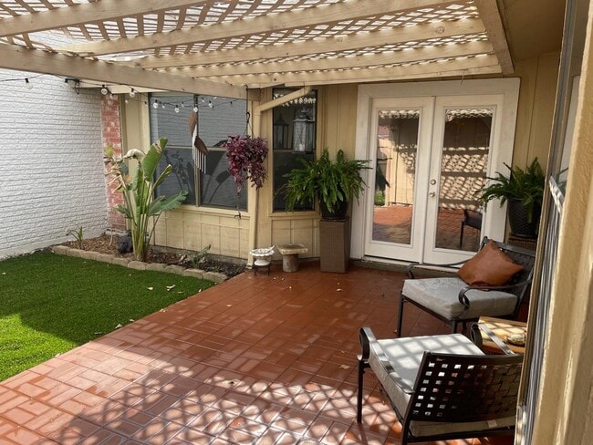 side covered patio - 1114 Bluebird Ave