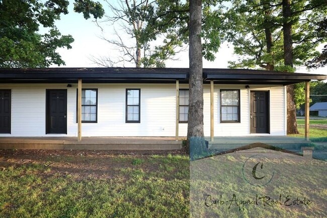 Building Photo - Recently renovated 1 bed, 1 bath apt - washer, dryer and utilities included!! HUD accepted!