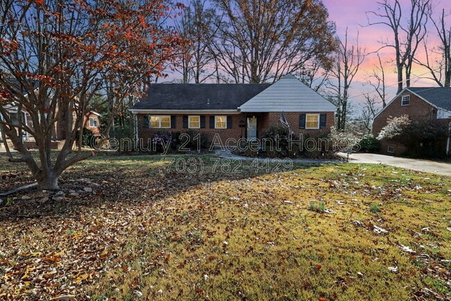 Building Photo - 3107 Valley Ln