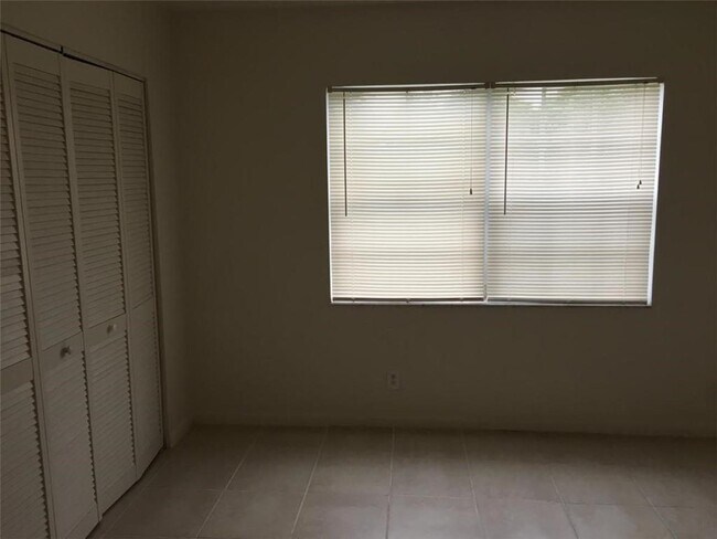 Photo - 3211 NW 103rd Ter Unidad 106-C