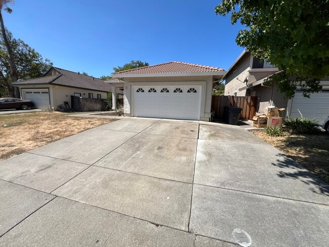 Photo - 945 Marietta Ct