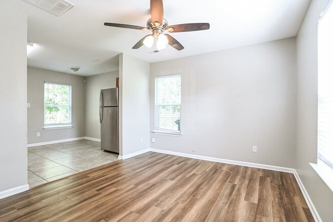 Photo - 3002 Reid Ave