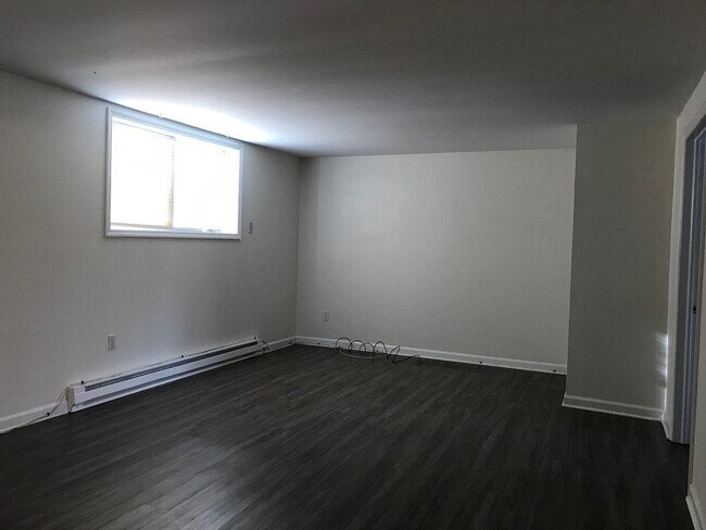 Living room - 231 Lime Ridge Rd Unit 4