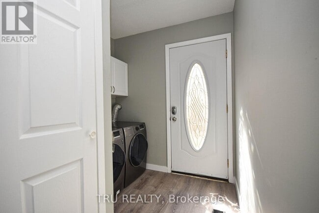 Photo - 1847 Walkley Rd