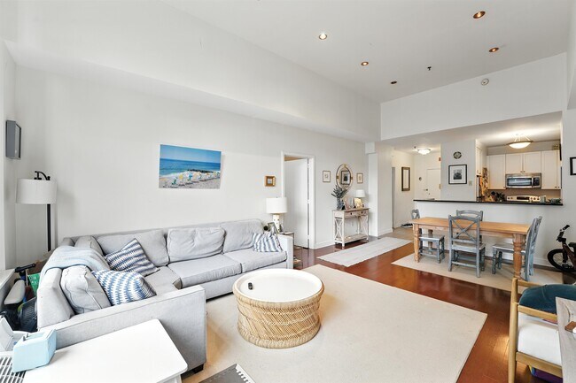 Building Photo - 1500 Hudson St Unit 5M Rental