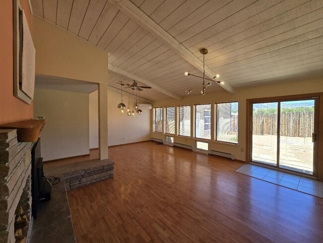 Building Photo - 2203 Vela St Rental