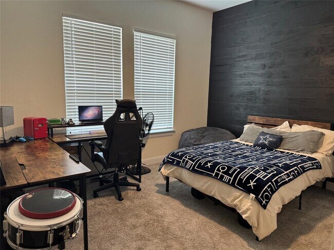 Photo - 134 Roseheath Ln