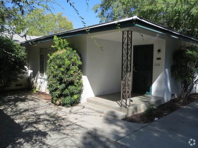 Building Photo - Andrews Duplex Unit *15 Andrews - 712 Rental