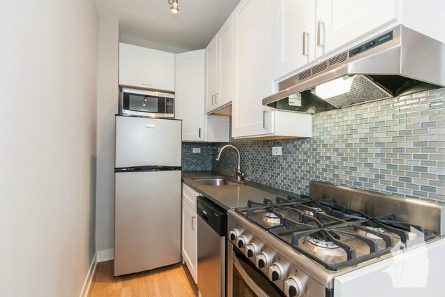 Photo - 515 W Belmont Ave