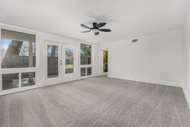 Photo - 4334 Lake Grove Dr