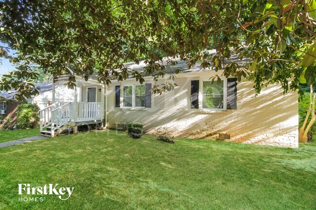 Photo - 1800 Oakmont Dr NW