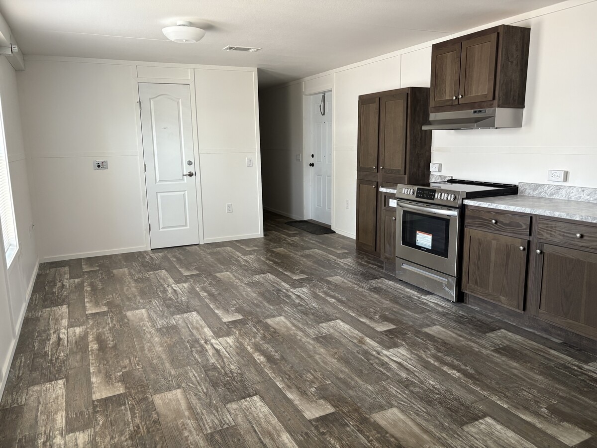 Photo - 905 McFadden St