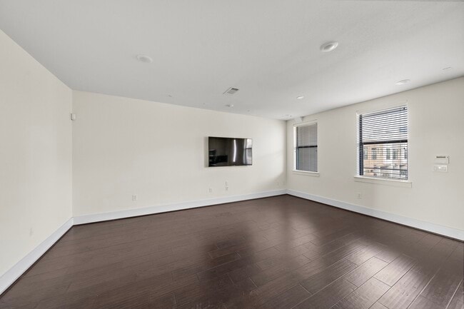 Photo - 2401 Crawford St Unit B204