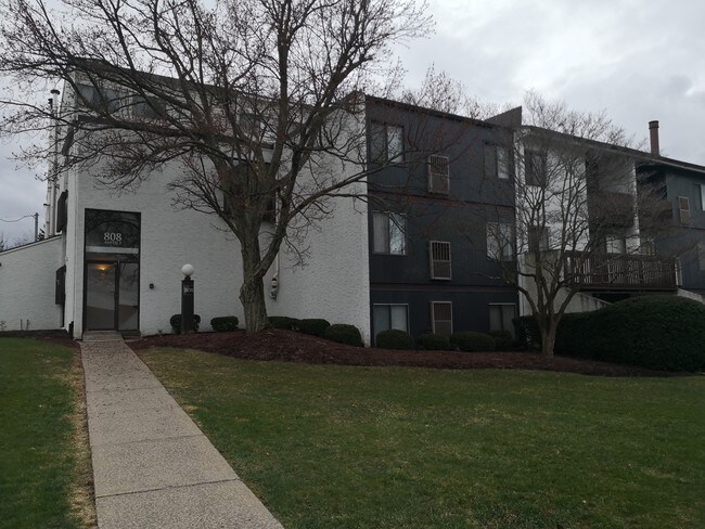 Building - 808 Stratford Dr Unit 21