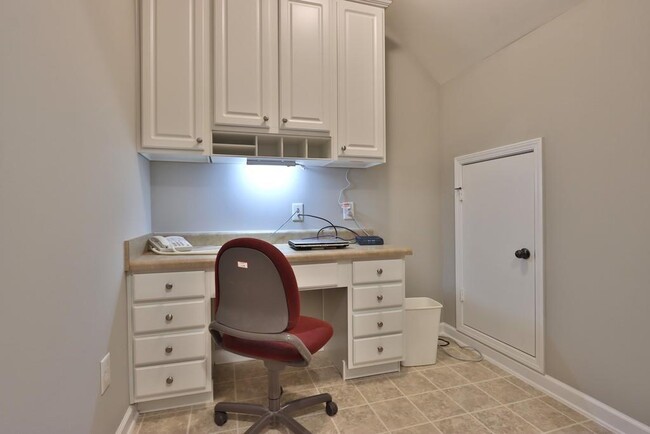 Photo - 501 Grove Field Ct NW