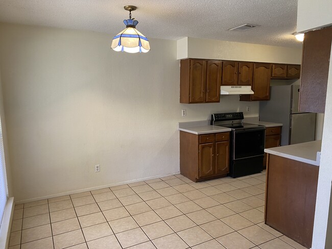 Comedor/Cocina - 2027 Castle Gate Cir