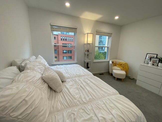 Building Photo - 1327 Belmont St NW Rental