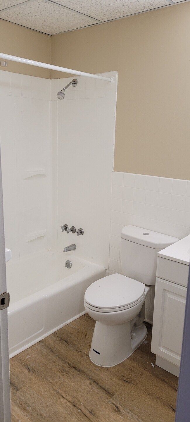Full Bathroom