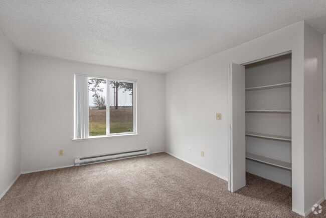 2BR, 1BA - 788SF