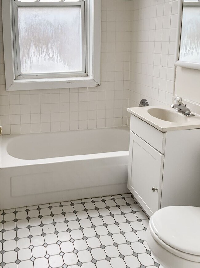 Photo - 2318 N Southport Ave Unit 1F