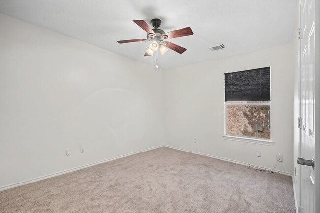 Building Photo - 15403 Court Green Trail