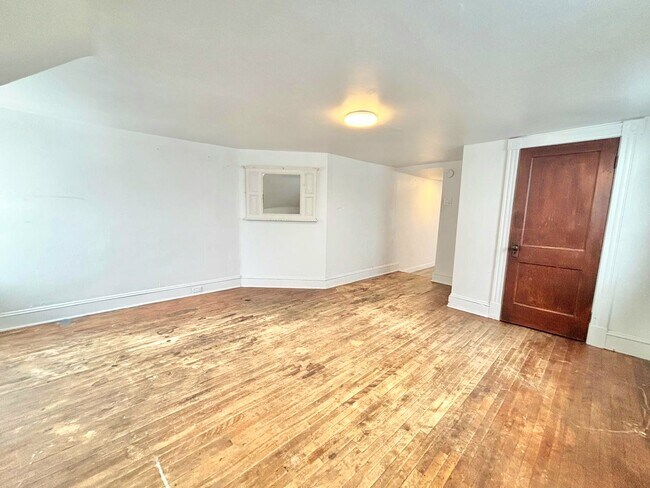 Photo - 287 St John St Unit 1