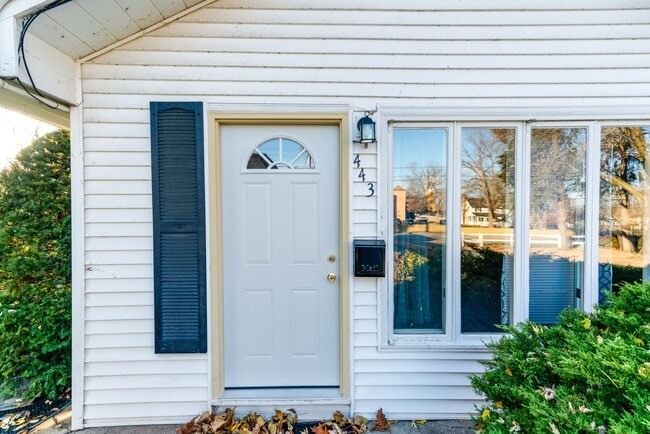 Photo - 443 N Main St