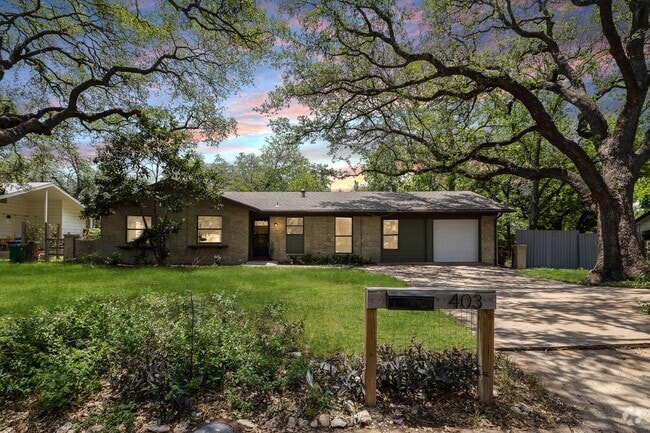 Building Photo - 403 Flournoy Dr Rental