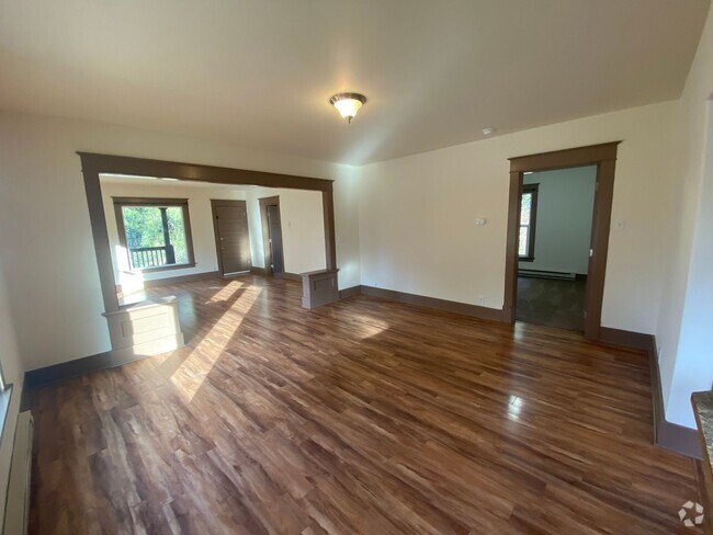 Building Photo - 4 Bed 2.5 Bath SFR Arlington Rental